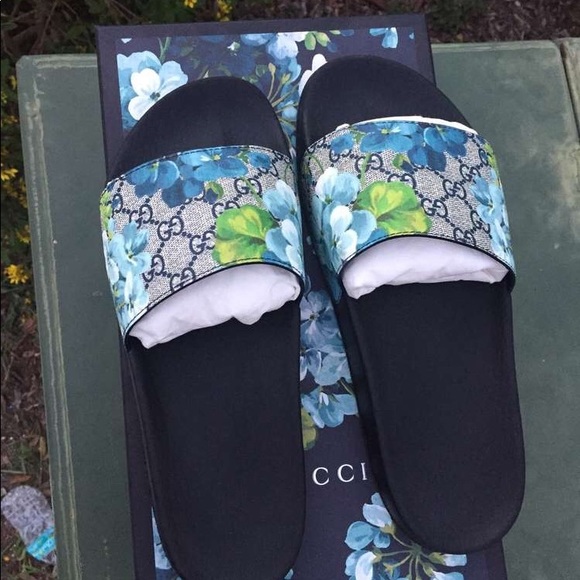 gucci wolf flip flops